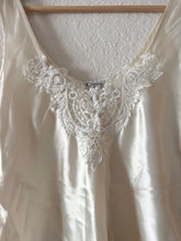 Load image into Gallery viewer, Vintage Ivory Lace Top
